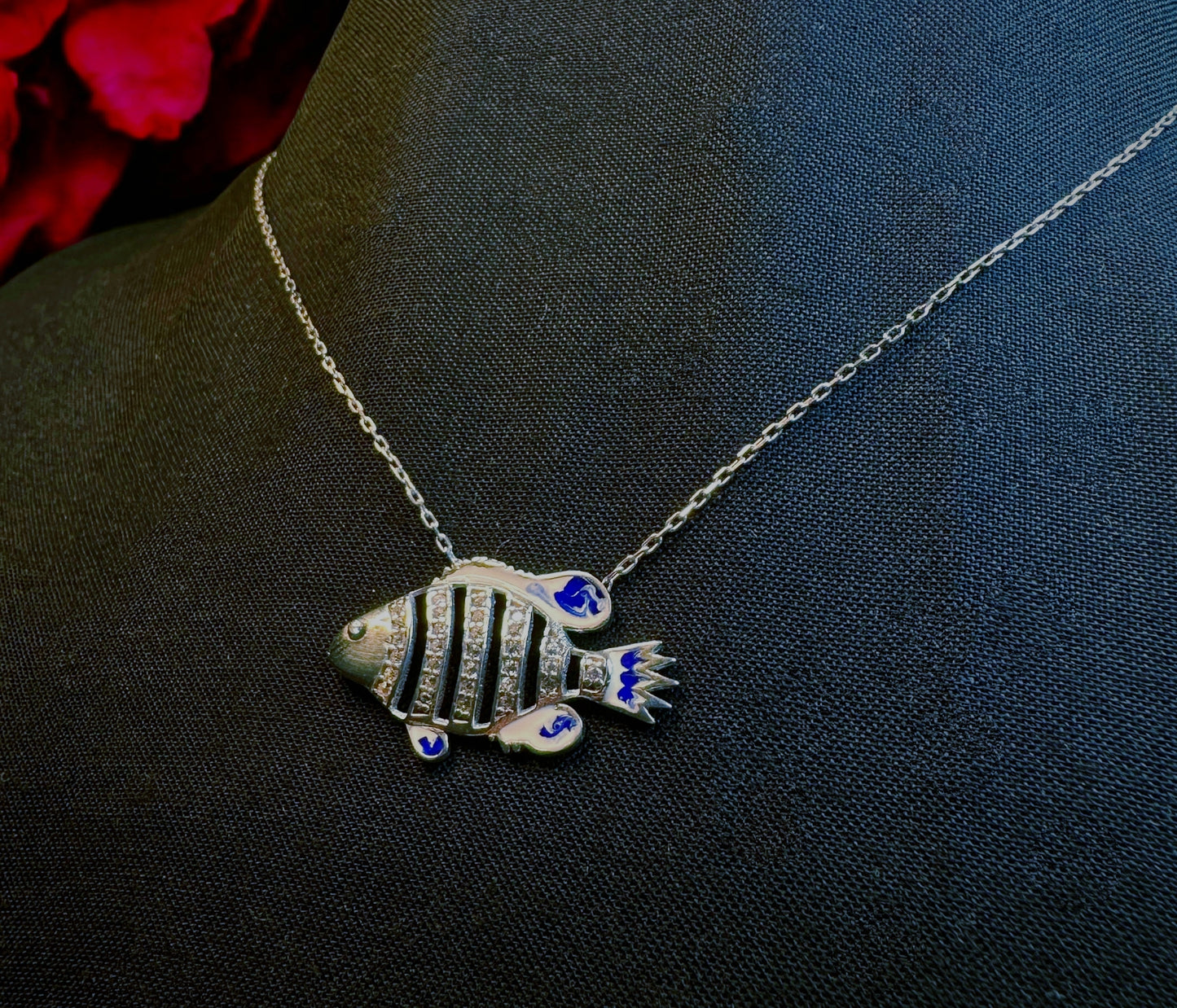 925 Ayar Gümüş Zirkon Taşlı ve Mineli Balık Kolye