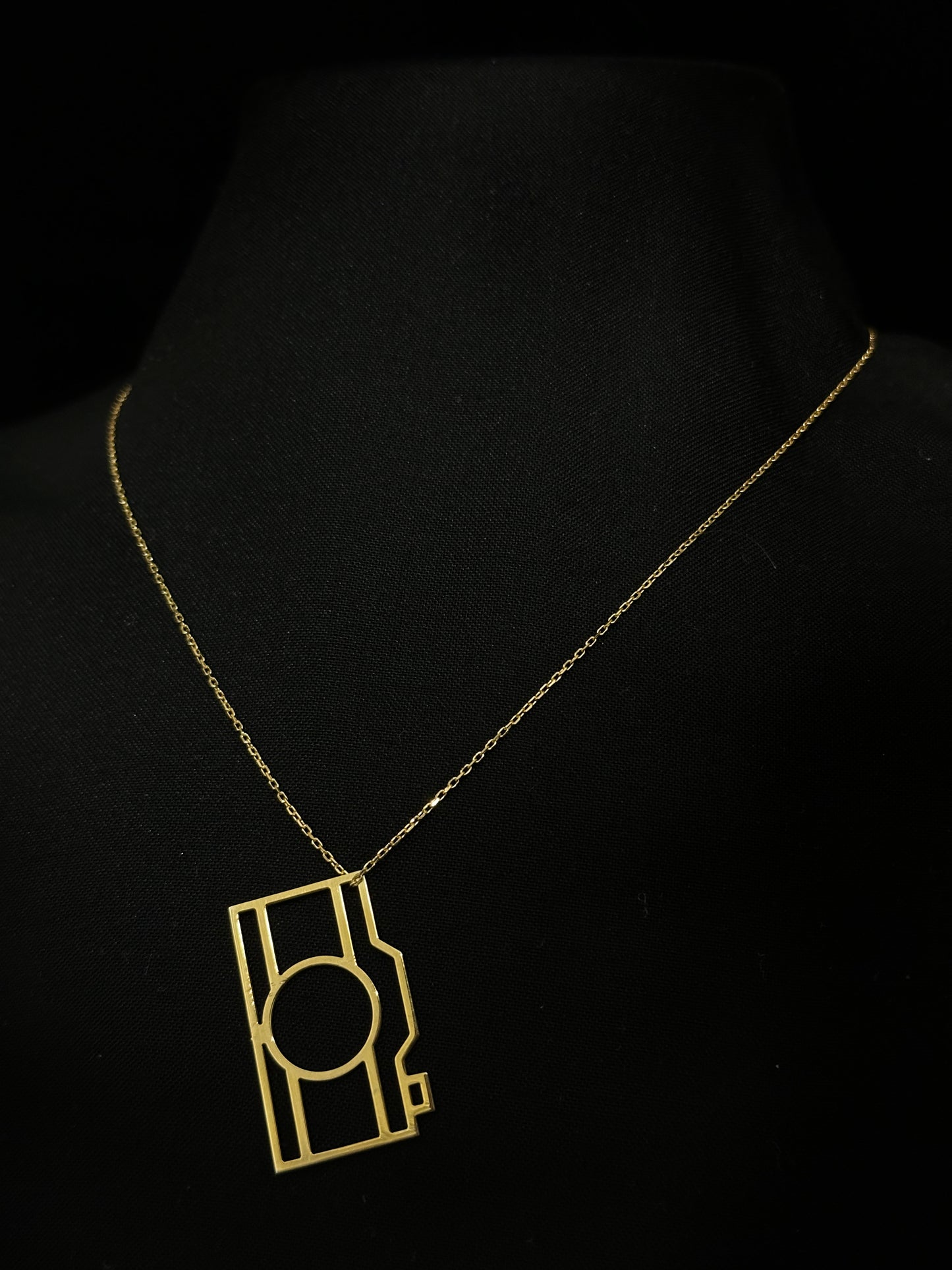 Fotoğraf Tutkunlarına Özel: Kamera Tasarımlı Gümüş Kolye