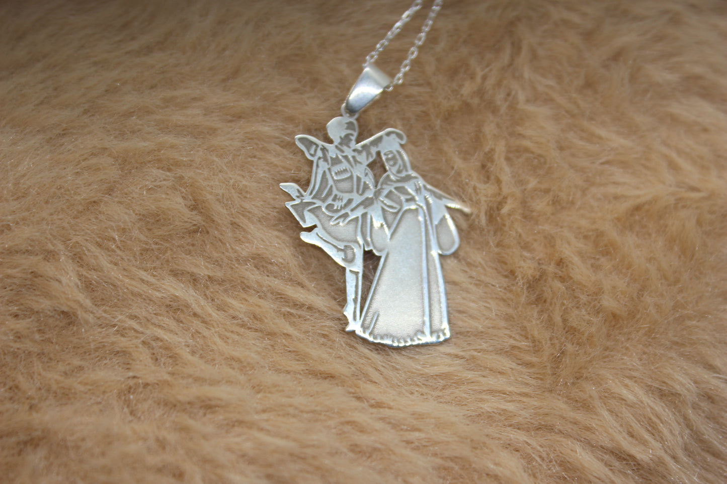 925 Ayar Gümüş Çerkes Figürlü Kolye