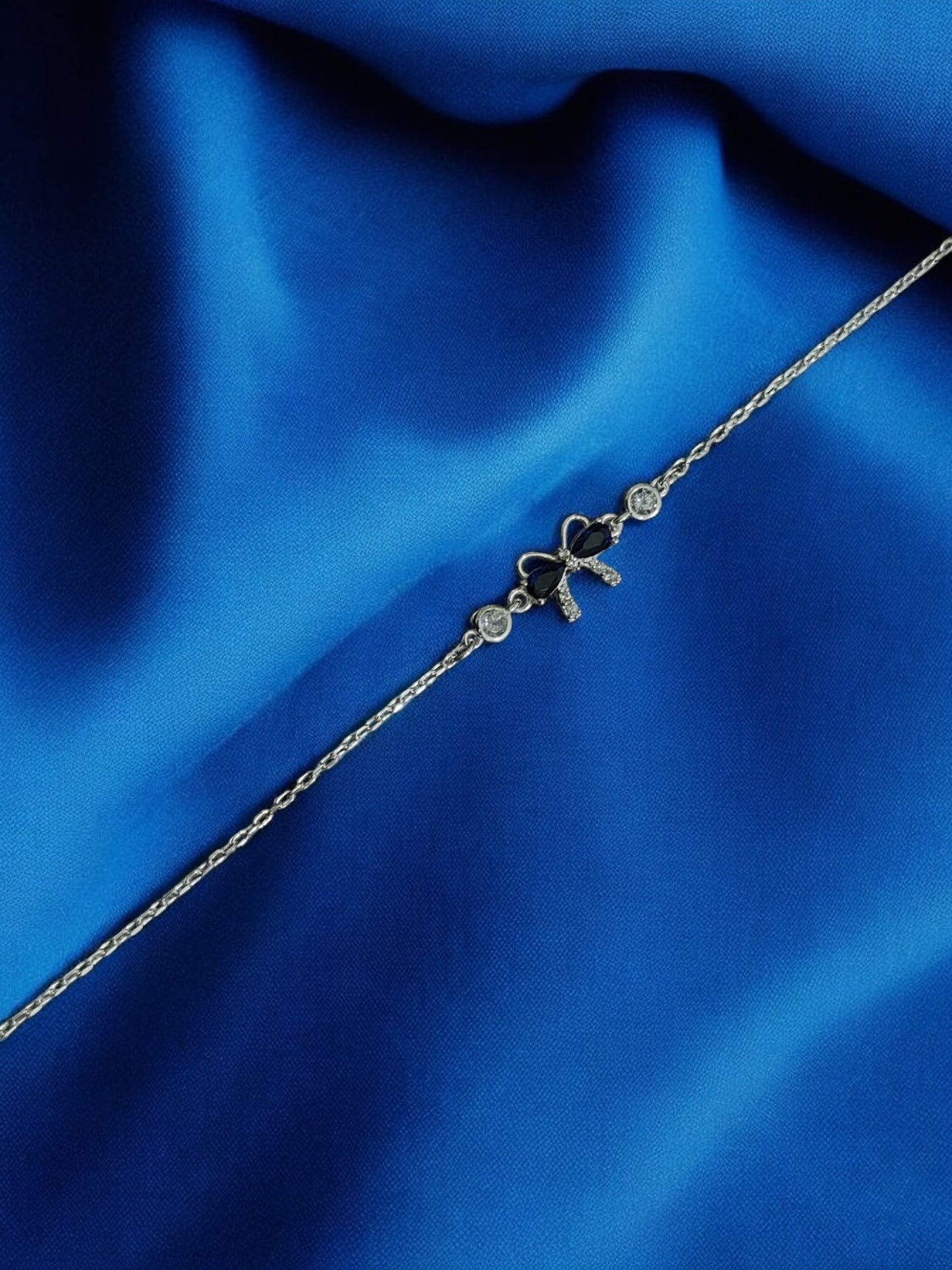 Zarafetin Simgesi: Lacivert Papyon Gümüş Bileklik